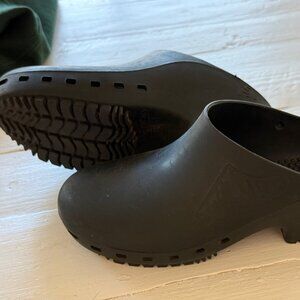 CALZURO Classic Work Clogs Without Holes - Non Slip Shoes